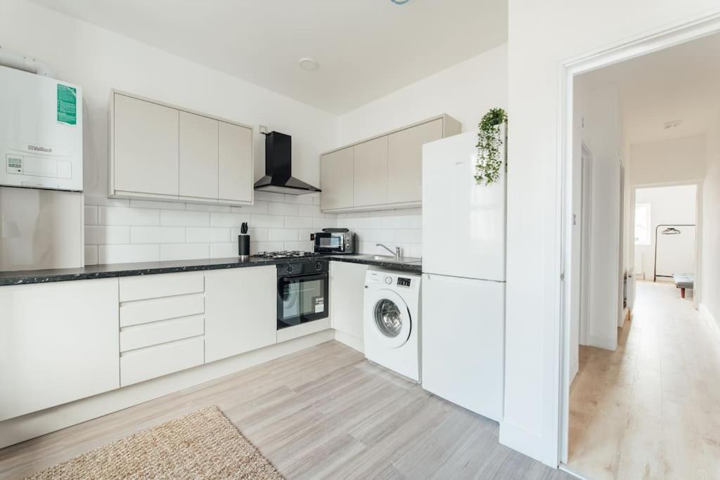 Stylish 2 Bedroom Flat In Ilford, London מראה חיצוני תמונה